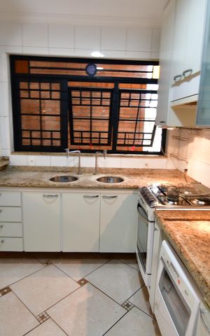 Casa de condomínio para alugar com 238m², 3 quartos e 4 vagasCozinha