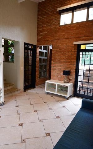 Casa de condomínio para alugar com 238m², 3 quartos e 4 vagasSala