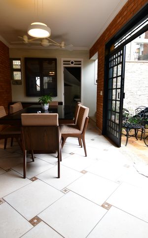 Casa de condomínio para alugar com 238m², 3 quartos e 4 vagasSala
