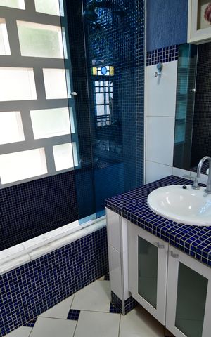 Casa de condomínio para alugar com 238m², 3 quartos e 4 vagasBanheiro Suíte