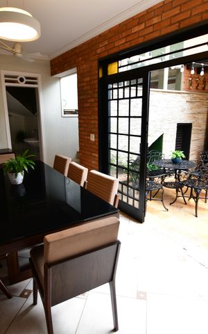 Casa de condomínio para alugar com 238m², 3 quartos e 4 vagasSala