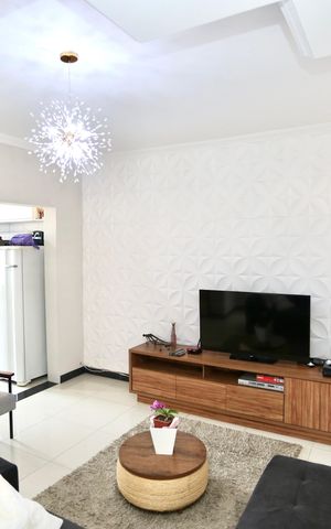 Casa à venda com 180m², 3 quartos e 2 vagas Casa à venda com 180m², 3 quartos e 2 vagasSala de TV
