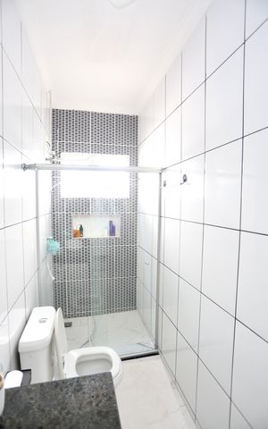 Casa à venda com 180m², 3 quartos e 2 vagas Casa à venda com 180m², 3 quartos e 2 vagasBanheiro Social