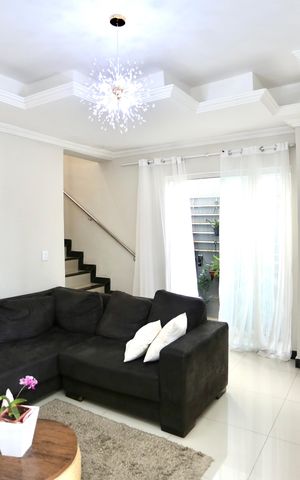 Casa à venda com 180m², 3 quartos e 2 vagas Casa à venda com 180m², 3 quartos e 2 vagasSala de TV