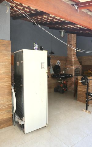 Casa à venda com 180m², 3 quartos e 2 vagas Casa à venda com 180m², 3 quartos e 2 vagasÁrea gourmet
