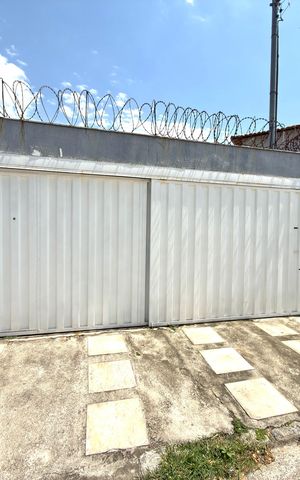 Casa à venda com 180m², 3 quartos e 2 vagas Casa à venda com 180m², 3 quartos e 2 vagasFachada