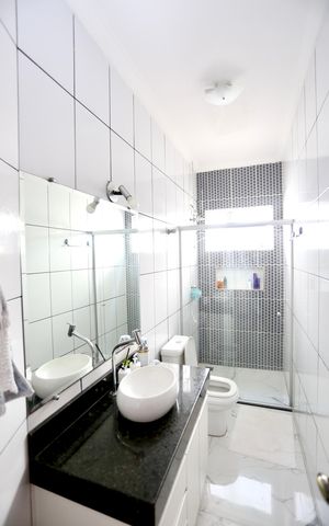 Casa à venda com 180m², 3 quartos e 2 vagas Casa à venda com 180m², 3 quartos e 2 vagasBanheiro Social