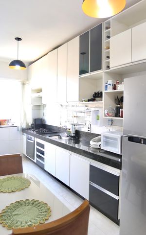 Casa à venda com 180m², 3 quartos e 2 vagas Casa à venda com 180m², 3 quartos e 2 vagasCozinha e Área de Serviço