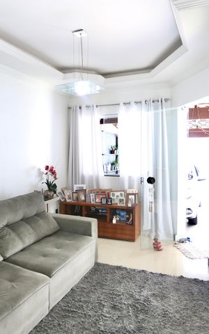 Casa à venda com 180m², 3 quartos e 2 vagas Casa à venda com 180m², 3 quartos e 2 vagasSala