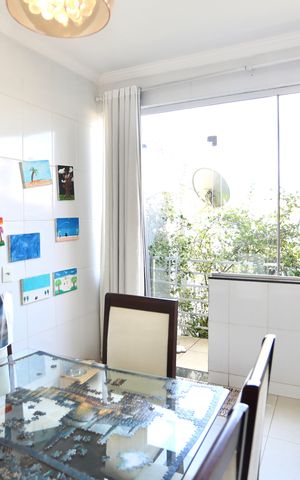 Casa à venda com 180m², 3 quartos e 2 vagas Casa à venda com 180m², 3 quartos e 2 vagasSala de Jogos
