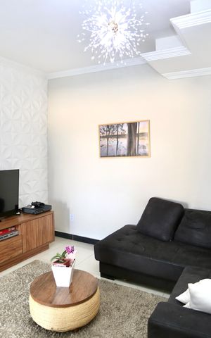 Casa à venda com 180m², 3 quartos e 2 vagas Casa à venda com 180m², 3 quartos e 2 vagasSala de TV