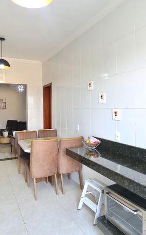 Casa à venda com 180m², 3 quartos e 2 vagas Casa à venda com 180m², 3 quartos e 2 vagasCozinha e Área de Serviço