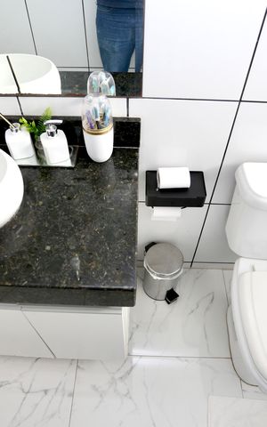 Casa à venda com 180m², 3 quartos e 2 vagas Casa à venda com 180m², 3 quartos e 2 vagasBanheiro Social