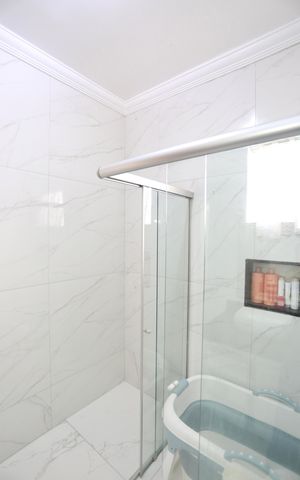 Casa à venda com 180m², 3 quartos e 2 vagas Casa à venda com 180m², 3 quartos e 2 vagasBanheiro da Suíte