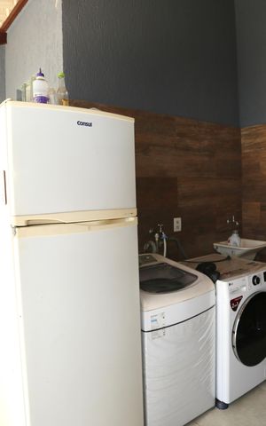Casa à venda com 180m², 3 quartos e 2 vagas Casa à venda com 180m², 3 quartos e 2 vagasCozinha e Área de Serviço