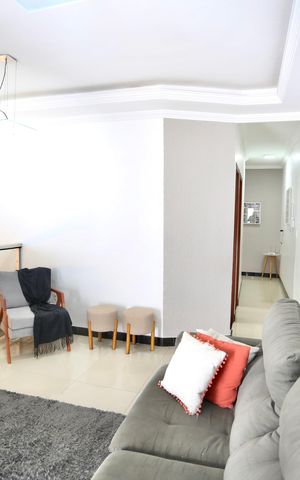 Casa à venda com 180m², 3 quartos e 2 vagas Casa à venda com 180m², 3 quartos e 2 vagasSala