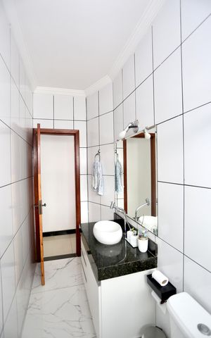 Casa à venda com 180m², 3 quartos e 2 vagas Casa à venda com 180m², 3 quartos e 2 vagasBanheiro Social
