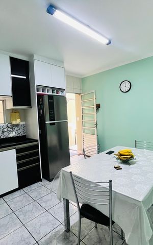 Casa à venda com 165m², 2 quartos e 2 vagas Casa à venda com 165m², 2 quartos e 2 vagasCozinha