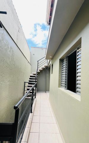 Casa à venda com 165m², 2 quartos e 2 vagas Casa à venda com 165m², 2 quartos e 2 vagasÁrea externa