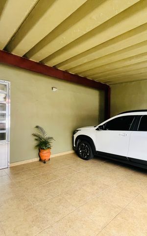 Casa à venda com 165m², 2 quartos e 2 vagas Casa à venda com 165m², 2 quartos e 2 vagasGaragem