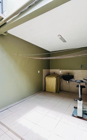 Casa à venda com 165m², 2 quartos e 2 vagas Casa à venda com 165m², 2 quartos e 2 vagasÁrea externa