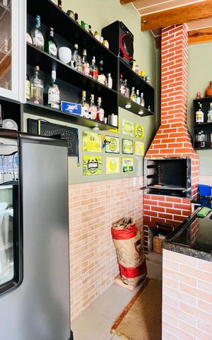 Casa à venda com 165m², 2 quartos e 2 vagas Casa à venda com 165m², 2 quartos e 2 vagasÁrea externa
