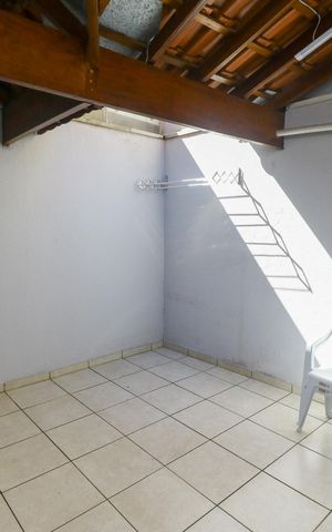 Casa à venda com 172m², 3 quartos e 3 vagas Casa à venda com 172m², 3 quartos e 3 vagasÁrea Serviço