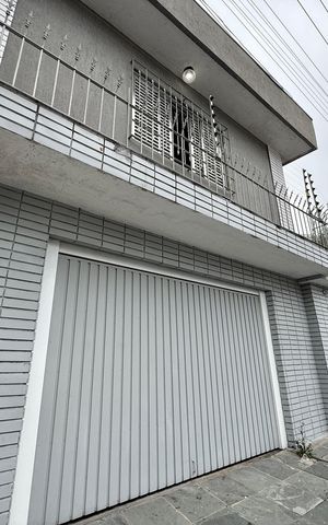 Casa à venda com 259m², 2 quartos e 2 vagas Casa à venda com 259m², 2 quartos e 2 vagasFachada