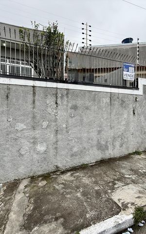 Casa à venda com 259m², 2 quartos e 2 vagas Casa à venda com 259m², 2 quartos e 2 vagasPlaca