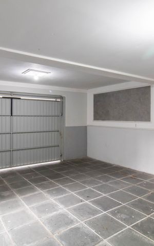 Casa à venda com 259m², 2 quartos e 2 vagas Casa à venda com 259m², 2 quartos e 2 vagasGaragem