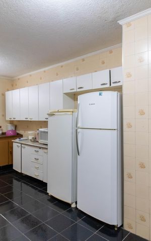 Casa à venda com 259m², 2 quartos e 2 vagas Casa à venda com 259m², 2 quartos e 2 vagasCozinha