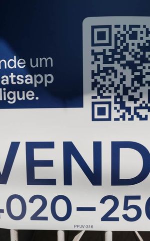 Casa à venda com 120m², 3 quartos e 2 vagasFachada