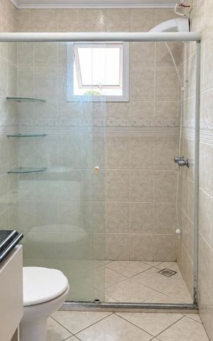 Casa de condomínio para alugar com 80m², 3 quartos e 2 vagas Casa de condomínio para alugar com 80m², 3 quartos e 2 vagasBanheiro da Suíte