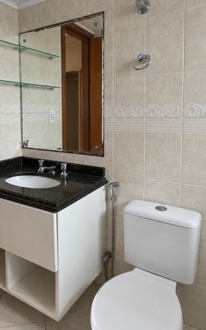 Casa de condomínio para alugar com 80m², 3 quartos e 2 vagas Casa de condomínio para alugar com 80m², 3 quartos e 2 vagasBanheiro da Suíte