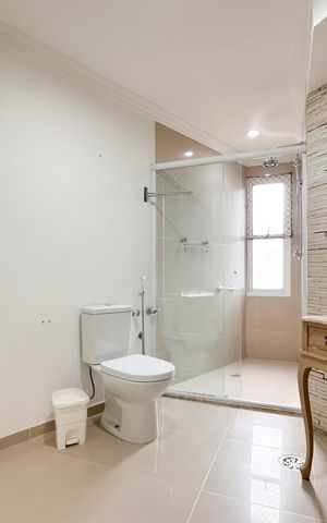 Apartamento à venda com 143m², 3 quartos e 3 vagas Apartamento à venda com 143m², 3 quartos e 3 vagasBanheiro da Suíte