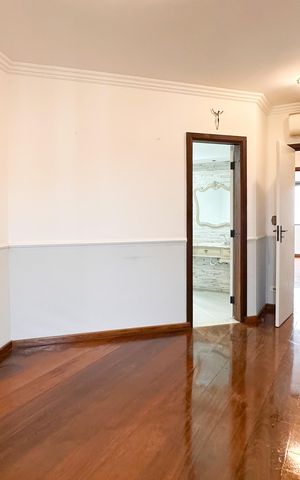 Apartamento à venda com 143m², 3 quartos e 3 vagas Apartamento à venda com 143m², 3 quartos e 3 vagasSuíte
