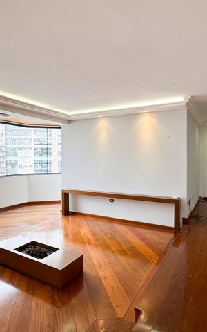 Apartamento à venda com 143m², 3 quartos e 3 vagas Apartamento à venda com 143m², 3 quartos e 3 vagasSala