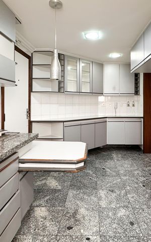Apartamento à venda com 143m², 3 quartos e 3 vagas Apartamento à venda com 143m², 3 quartos e 3 vagasCozinha