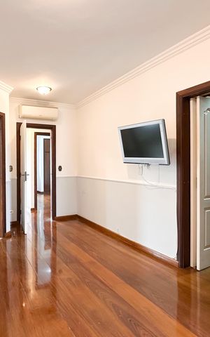 Apartamento à venda com 143m², 3 quartos e 3 vagas Apartamento à venda com 143m², 3 quartos e 3 vagasSuíte
