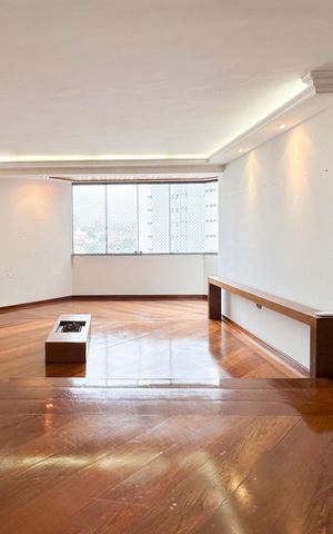 Apartamento à venda com 143m², 3 quartos e 3 vagas Apartamento à venda com 143m², 3 quartos e 3 vagasSala
