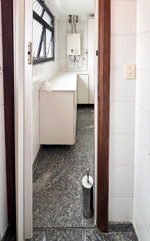 Apartamento à venda com 143m², 3 quartos e 3 vagas Apartamento à venda com 143m², 3 quartos e 3 vagasBanheiro de serviço