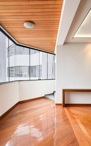 Apartamento à venda com 143m², 3 quartos e 3 vagas Apartamento à venda com 143m², 3 quartos e 3 vagasSacada