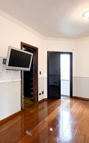 Apartamento à venda com 143m², 3 quartos e 3 vagas Apartamento à venda com 143m², 3 quartos e 3 vagasSuíte