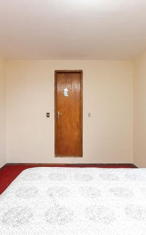Casa à venda com 276m², 5 quartos e 4 vagas Casa à venda com 276m², 5 quartos e 4 vagasQuarto