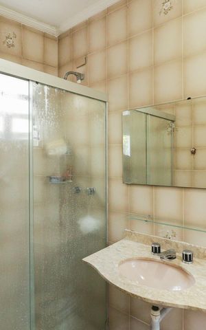 Casa para alugar com 150m², 3 quartos e 2 vagas Casa para alugar com 150m², 3 quartos e 2 vagasBanheiro da Suíte