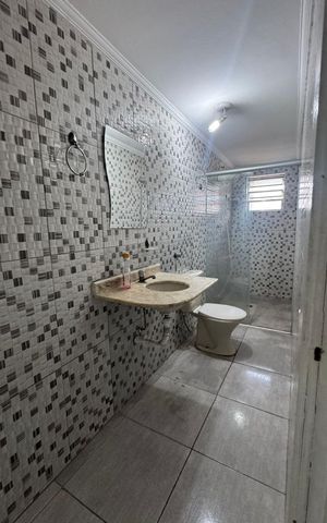 Casa à venda com 250m², 2 quartos e 2 vagasBanheiro 1
