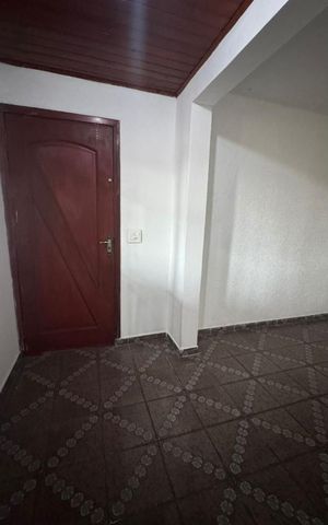 Casa à venda com 250m², 2 quartos e 2 vagasSala