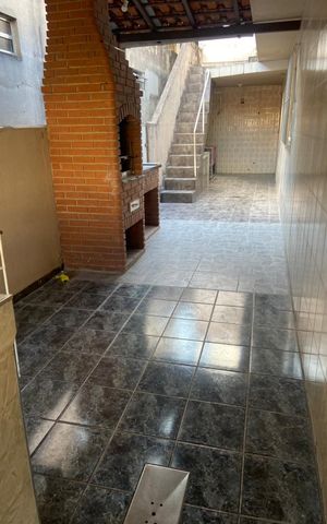 Casa à venda com 250m², 2 quartos e 2 vagasÁrea externa