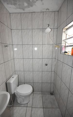 Casa à venda com 140m², 4 quartos e 2 vagas Casa à venda com 140m², 4 quartos e 2 vagasBanheiro da Edícula