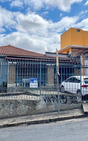 Casa para alugar com 220m², 4 quartos e 2 vagas